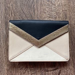 NUDE/BLACK COLORBLOCK CLUTCH